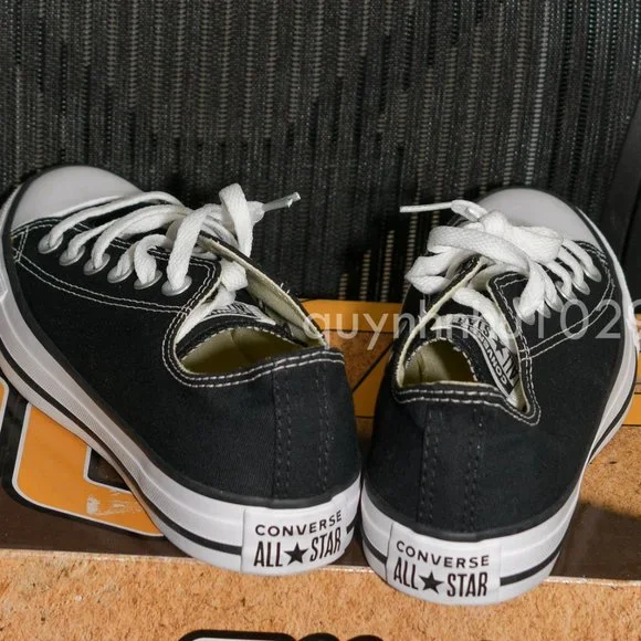 - Brand newCONVERSEunisex shoes